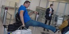Навальный получил по сардельке
