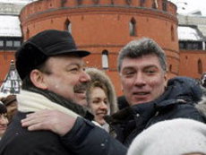 Гудкова и Немцова начали 'гнать в шею'