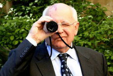 Горбачев: Мировые лидеры унизили победу над фашизмом