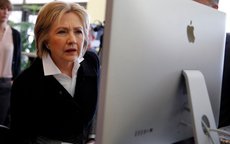 Клинтон возмущена: Хакеры поймали ее на торговле должностями