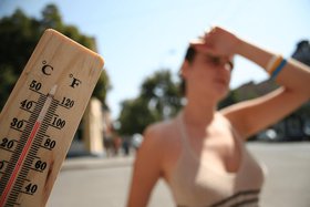 Гидрометцентр предупредил о сильной жаре в двух частях России