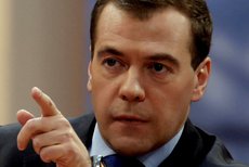Медведев: Хватит популизма и революционных прожектов