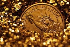 У США госдолг превысил $20 трлн. Россия скупает золото