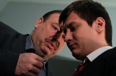 Депутат Гудков сдал россиян беспредельным коллекторам своей семьи