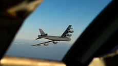 B-52 учебно разбомбили Сочи с Путиным и Крым