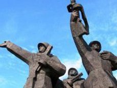 Министр Латвии: Памятник 9 мая переименовать в 