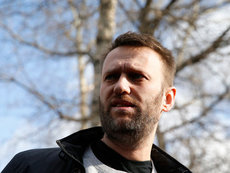 Прикрывшись детьми, Навальный снова трусливо сбежал от приставов