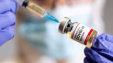 Вирусолог объяснил нежелание россиян делать прививку от COVID-19