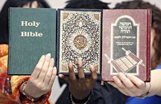 Духовные лидеры: Хватит искать экстремизм в Коране, Торе и Библии