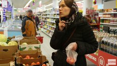 Большинство россиян переживают из-за цен и бедности