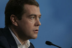 Медведев 24 декабря даст интервью представителям трех телеканалов