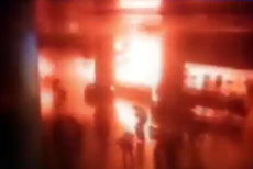 Опубликовано видео подрыва смертников в аэропорту 