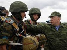 Шаманов, десантники, руководители и ветераны ВДВ поддержали Сердюкова
