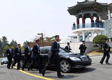 Исторические кадры: Ким Чен Ын впервые в Южной Корее
