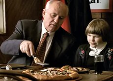 Foreign Policy: Горбачев довел себя и страну до пиццы