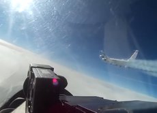 Пилот Су-27 снял перехват самолета-разведчика НАТО