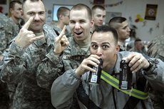 Драки, пьянки, аварии: солдаты НАТО у границ России