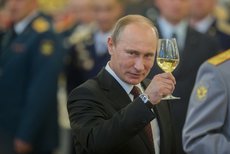 Жители России, США и Европы поблагодарили Путина за мир