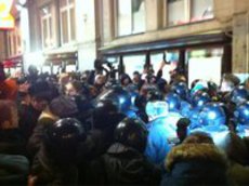 Триумфальная: 5000 человек, газ, Наши, сожженый флаг, ТВ-слухи и пробка на Садовом