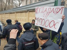 Полиция задержала школьников, требовавших у Навального обещанные €10 000