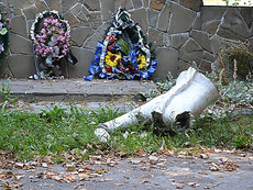 Поляки снесли памятник карателям УПА