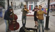 Песня уличных музыкантов про Путина стала хитом